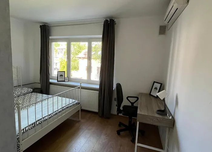 Comfy, And Small In בית אירוח *