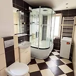Проживание в семье Comfy, And Small In