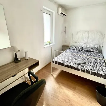 Comfy, And Small In Privatunterkunft *